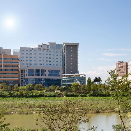Brown Dot Hotel ג'ינג'ו מראה חיצוני תמונה