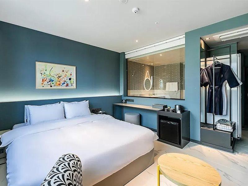 Brown Dot Hotel ג'ינג'ו מראה חיצוני תמונה