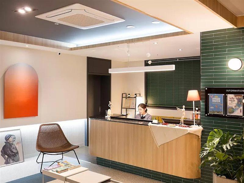 Brown Dot Hotel ג'ינג'ו מראה חיצוני תמונה