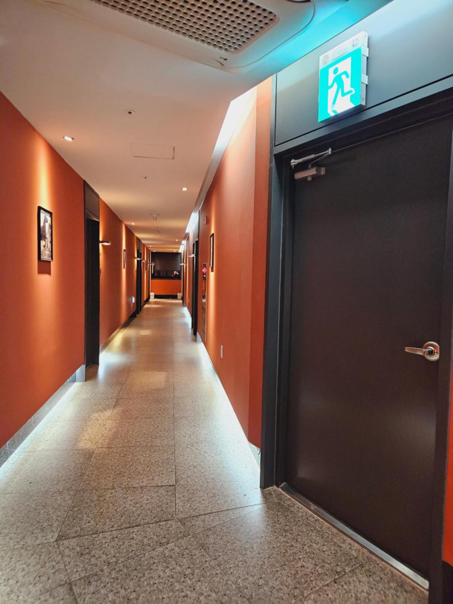 Brown Dot Hotel ג'ינג'ו מראה חיצוני תמונה