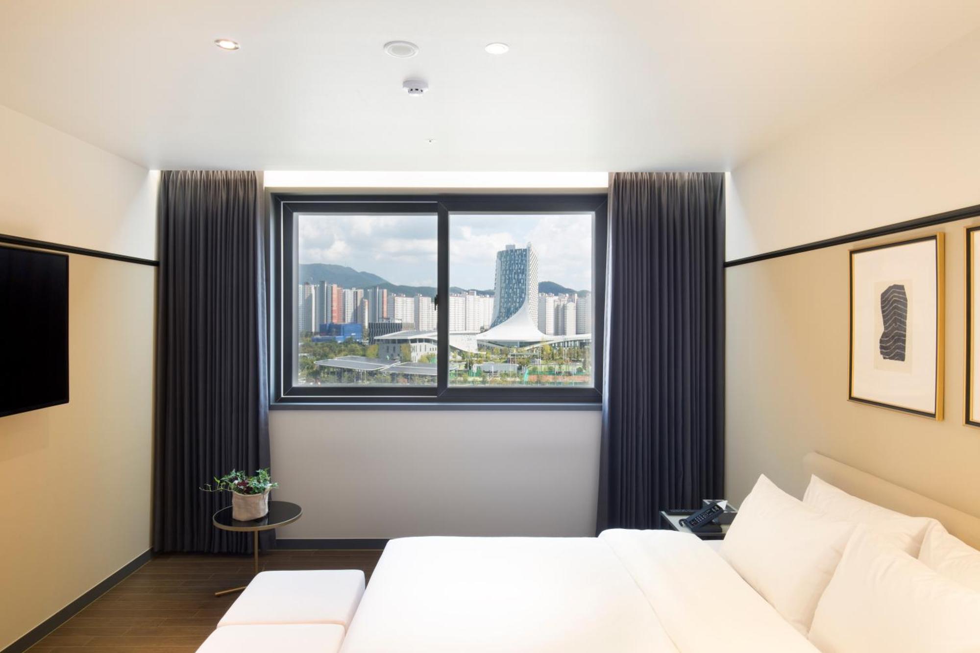 Brown Dot Hotel ג'ינג'ו מראה חיצוני תמונה