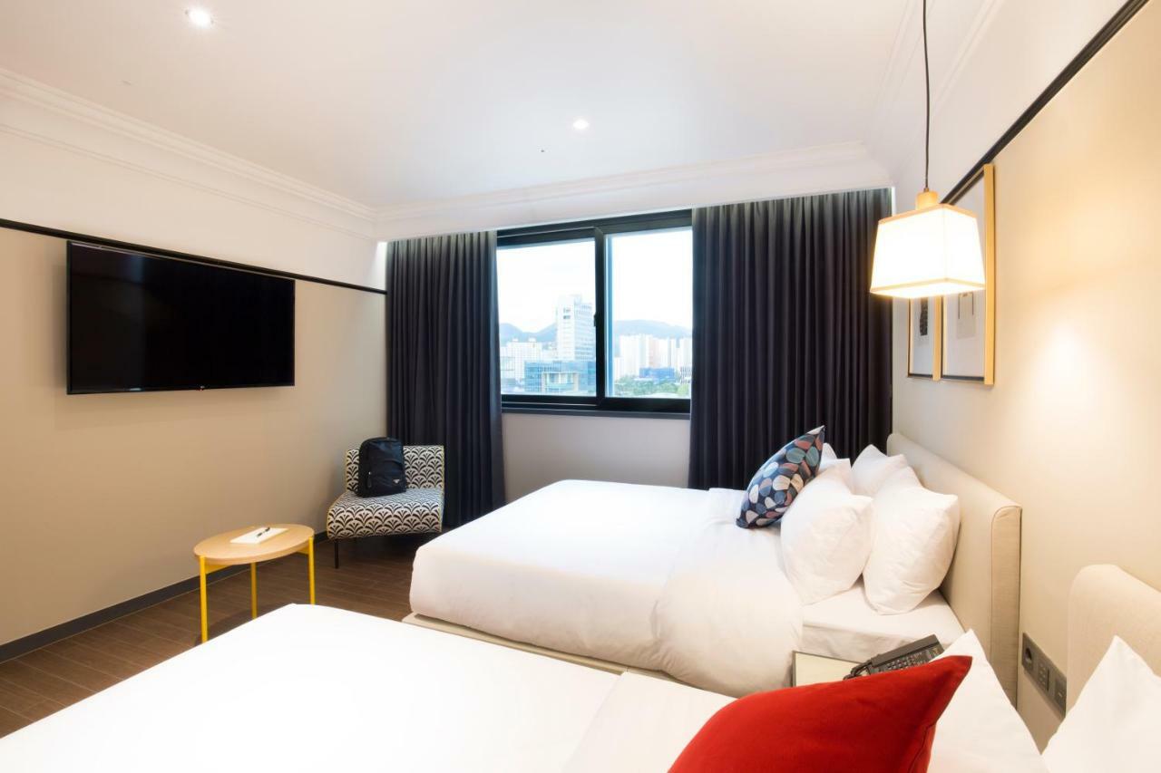 Brown Dot Hotel ג'ינג'ו מראה חיצוני תמונה