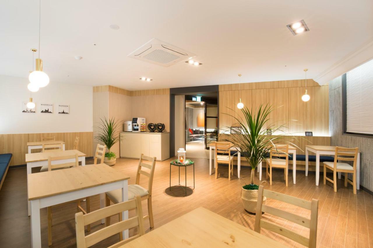 Brown Dot Hotel ג'ינג'ו מראה חיצוני תמונה
